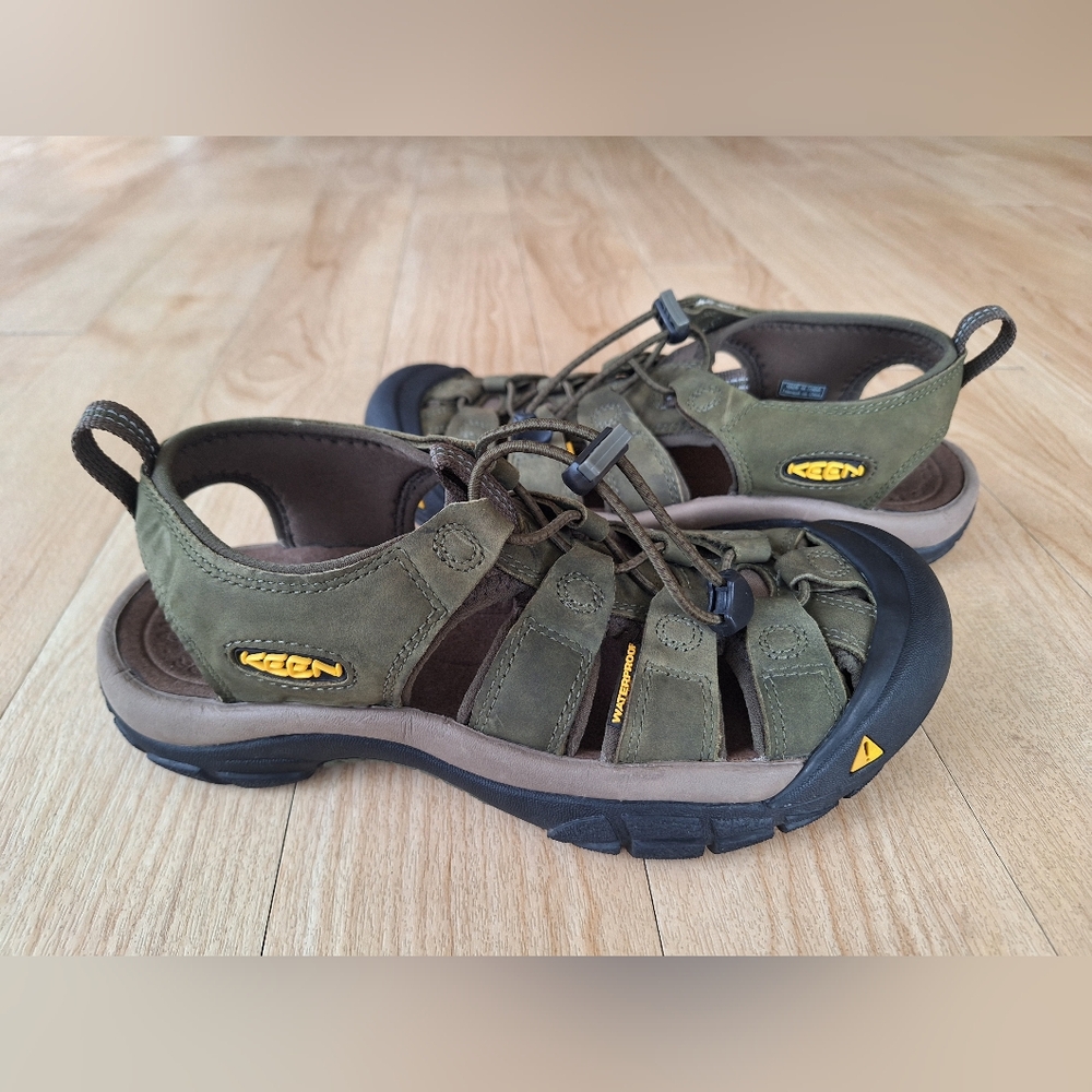 KEEN Mens Newport Green Olive Hiking Waterproof Sandals-Size 7** no size tag**